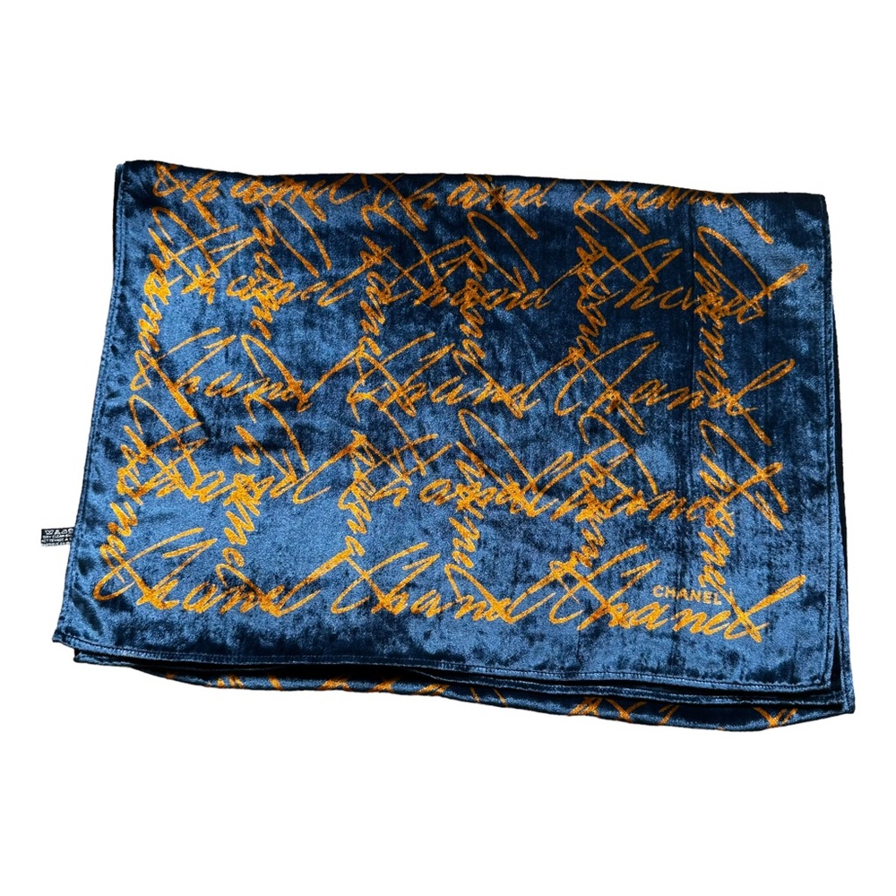 CHANEL Signature Stole - Picture 3 of 7